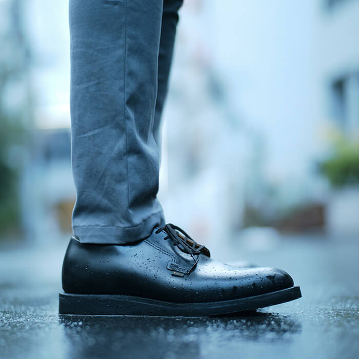 GORE-TEXにより完全防水を実現したレッドウィング・ポストマン