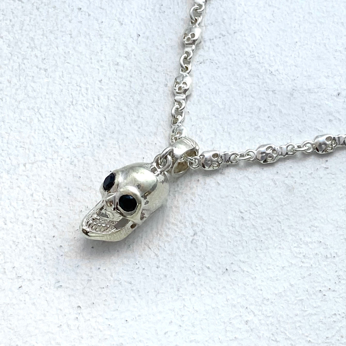 HEAVY SKULL PENDANT Silver / Onyx on Eyes PENDANT（ペンダント