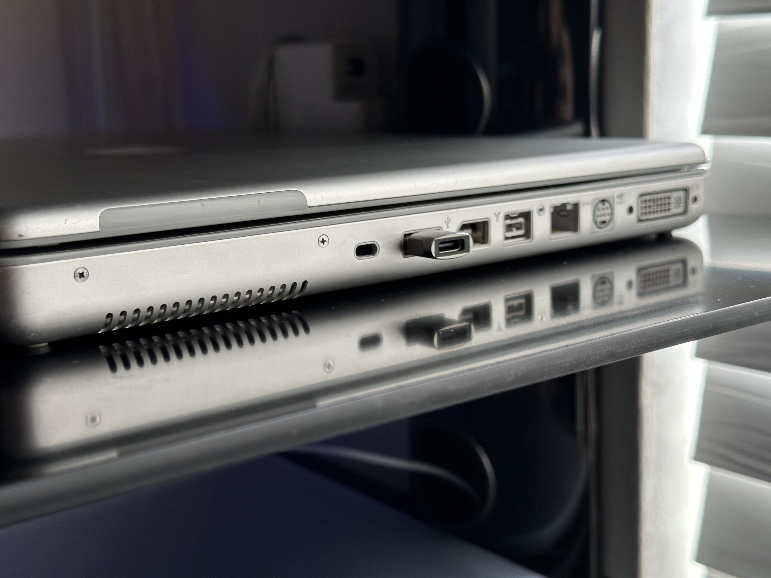 Picturing a Late 2005 15-Inch Hi-Res PowerBook G4 - Low End MacLow