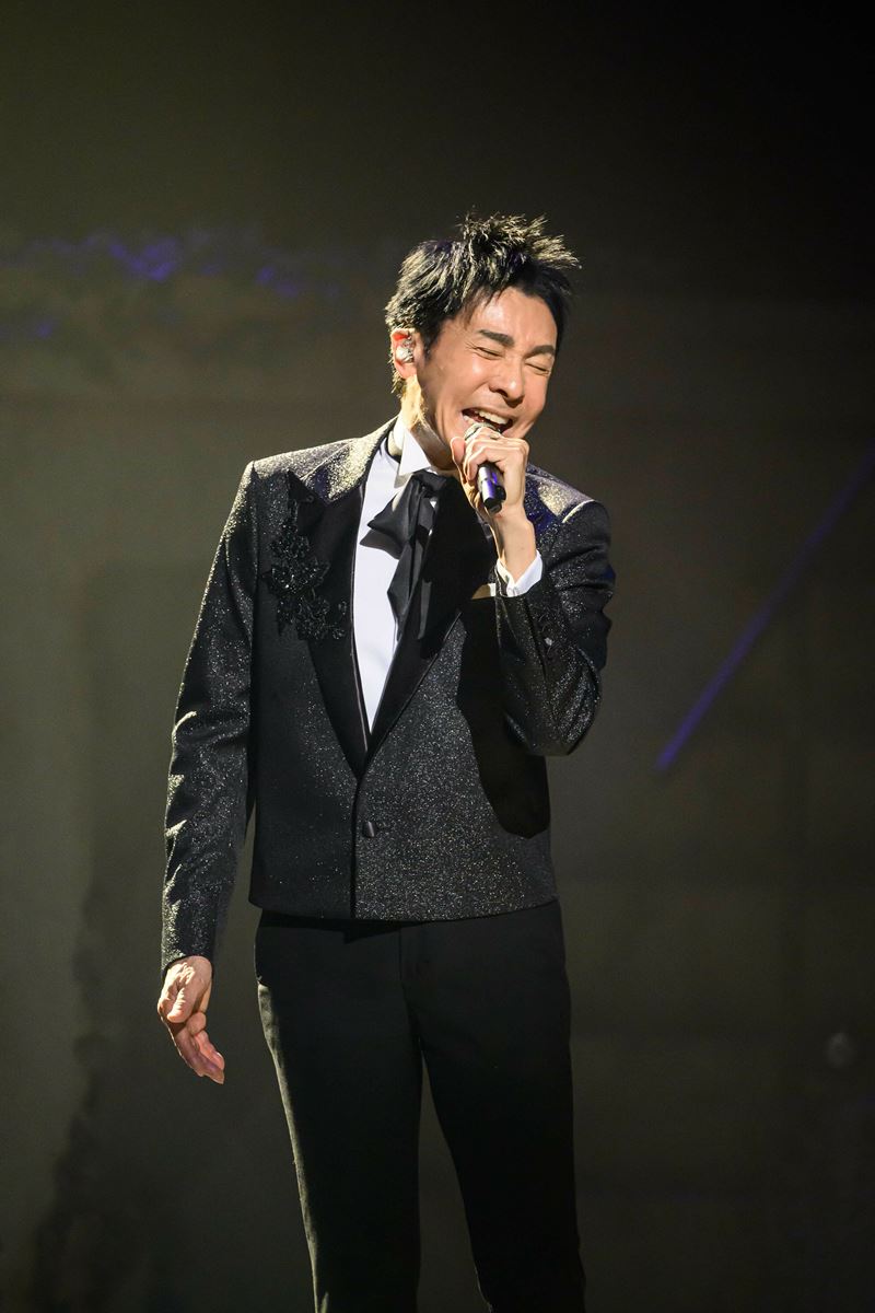 郷ひろみが描く新しいショーの世界 THEATER MILANO-Zaで行われた初日の