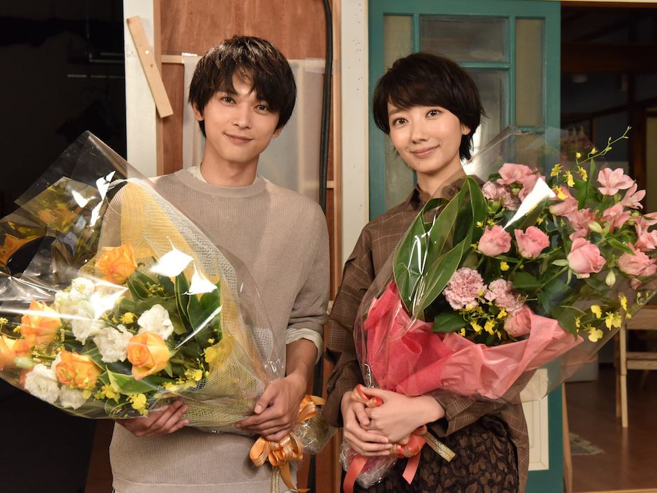 波瑠＆吉沢亮、『サバイバル・ウェディング』撮影終了！ 吉沢