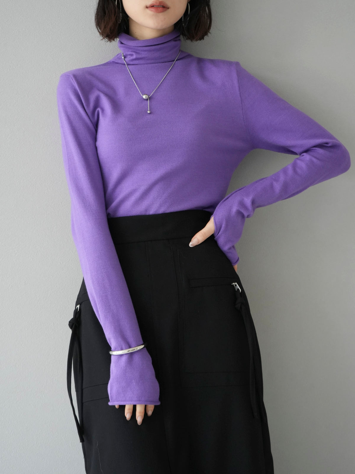 予約]フィンガーホールタートルニットトップス/パープル – Lumier