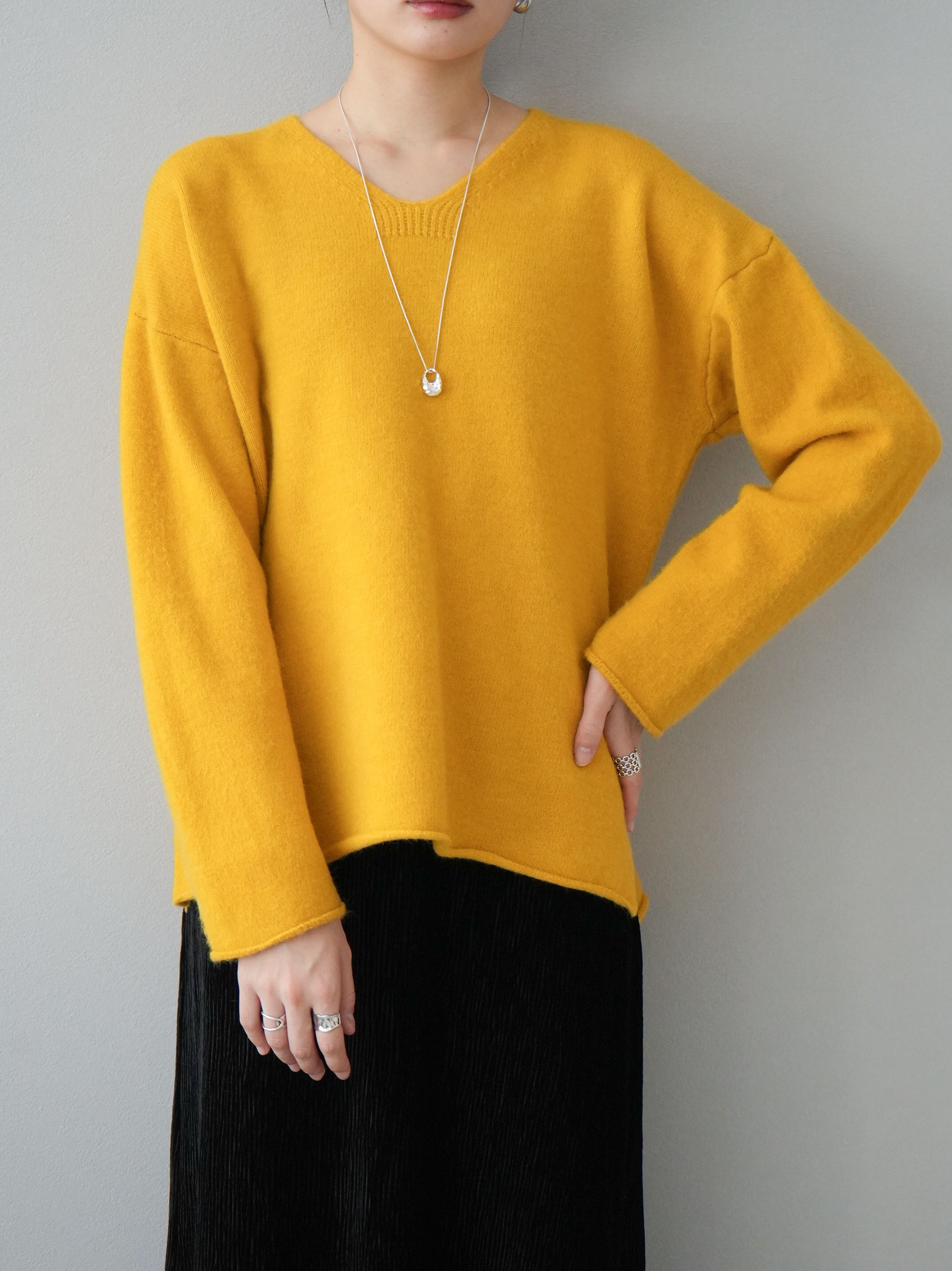 予約]サイドスリットVネックニットトップス/イエロー – Lumier