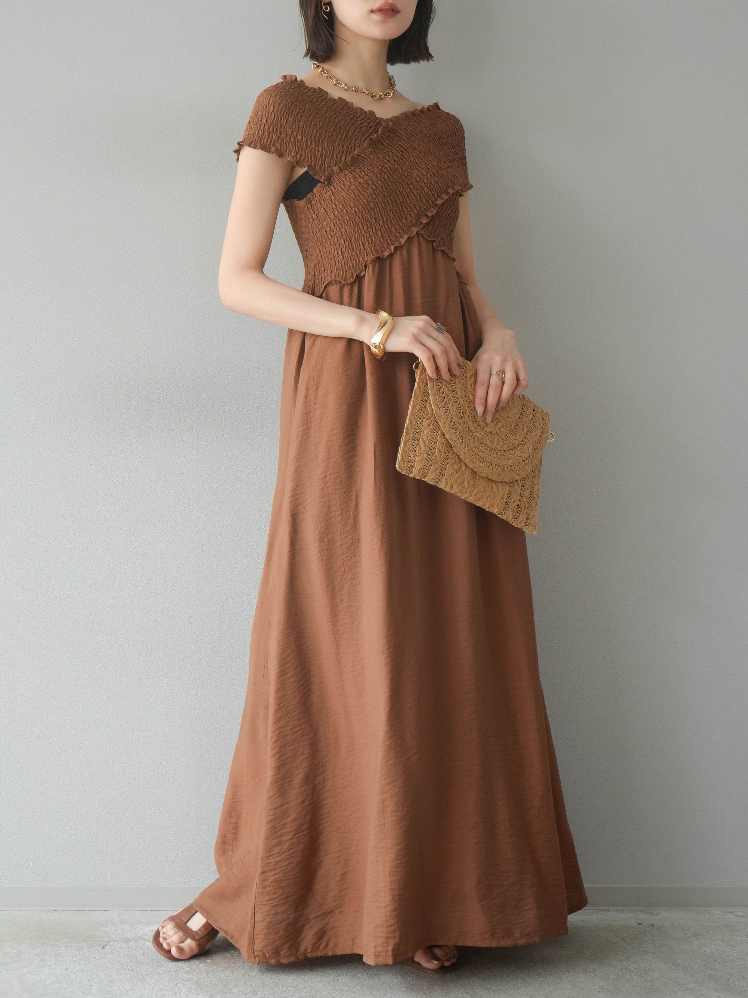 予約]シャーリングクロスワンピース/ブラウン – Lumier
