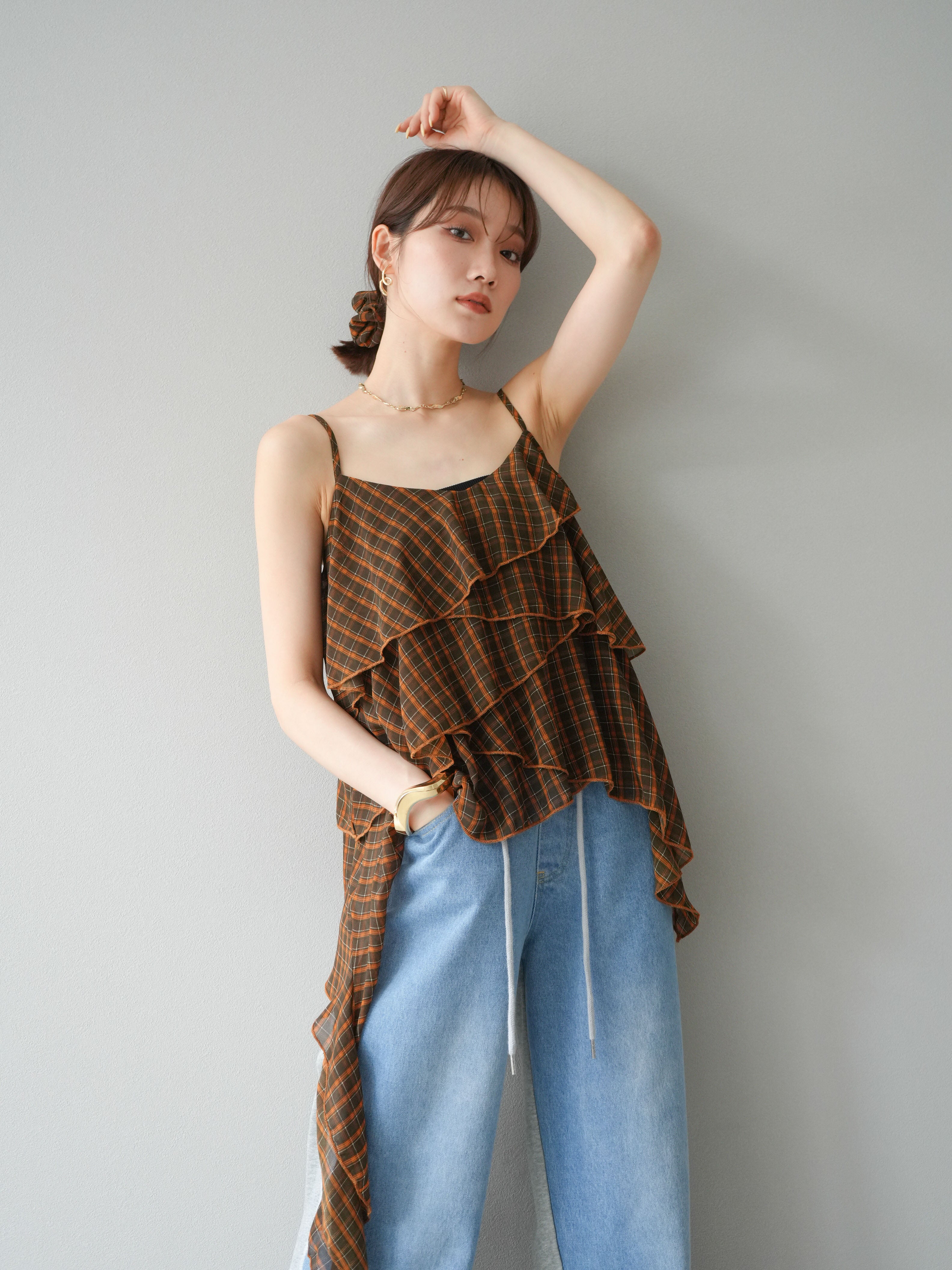 予約]チェック柄ラッフルキャミソール/ブラウン – Lumier