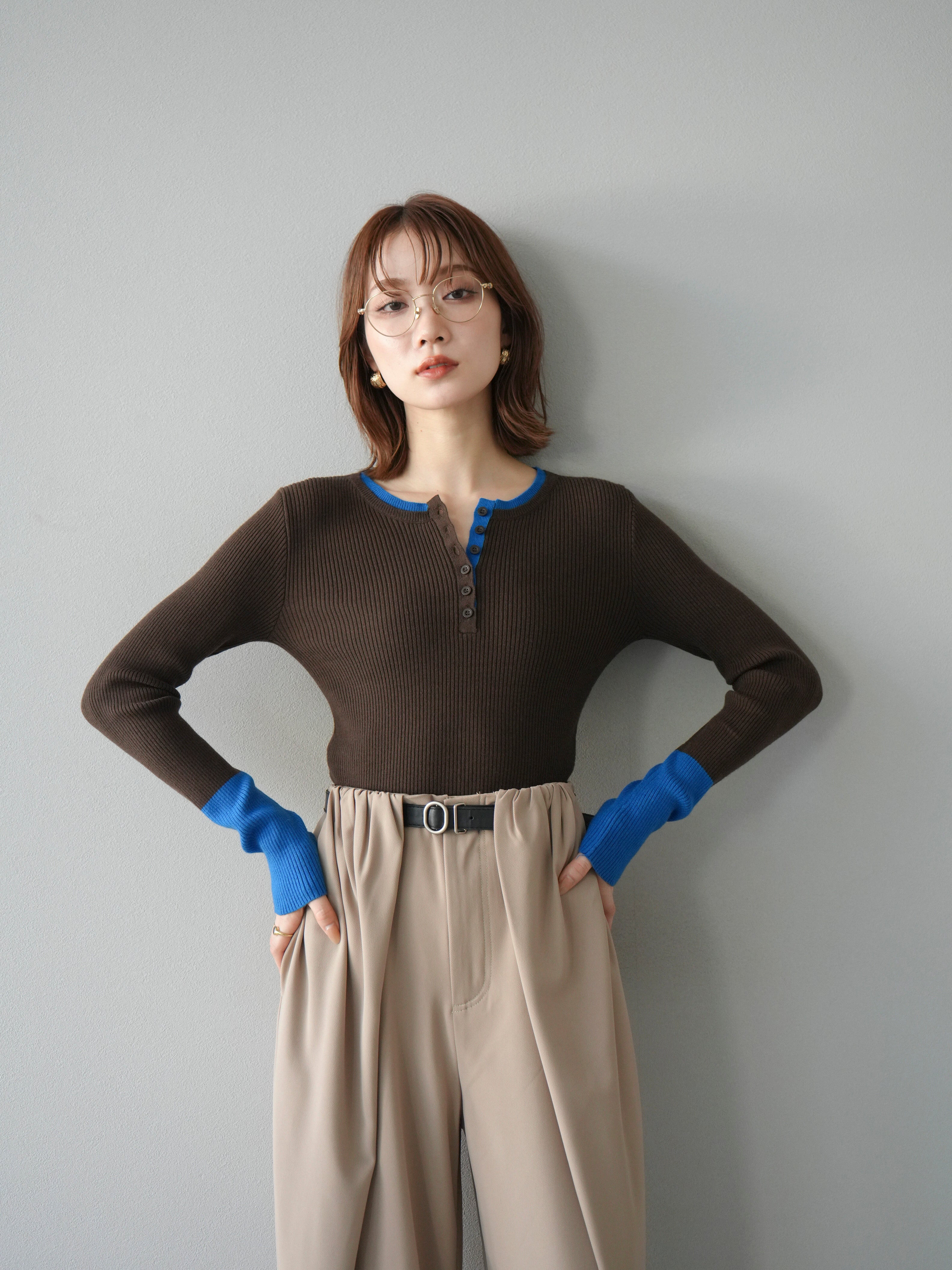 1]ヘンリーネック配色リブニットトップス/ブラウン – Lumier