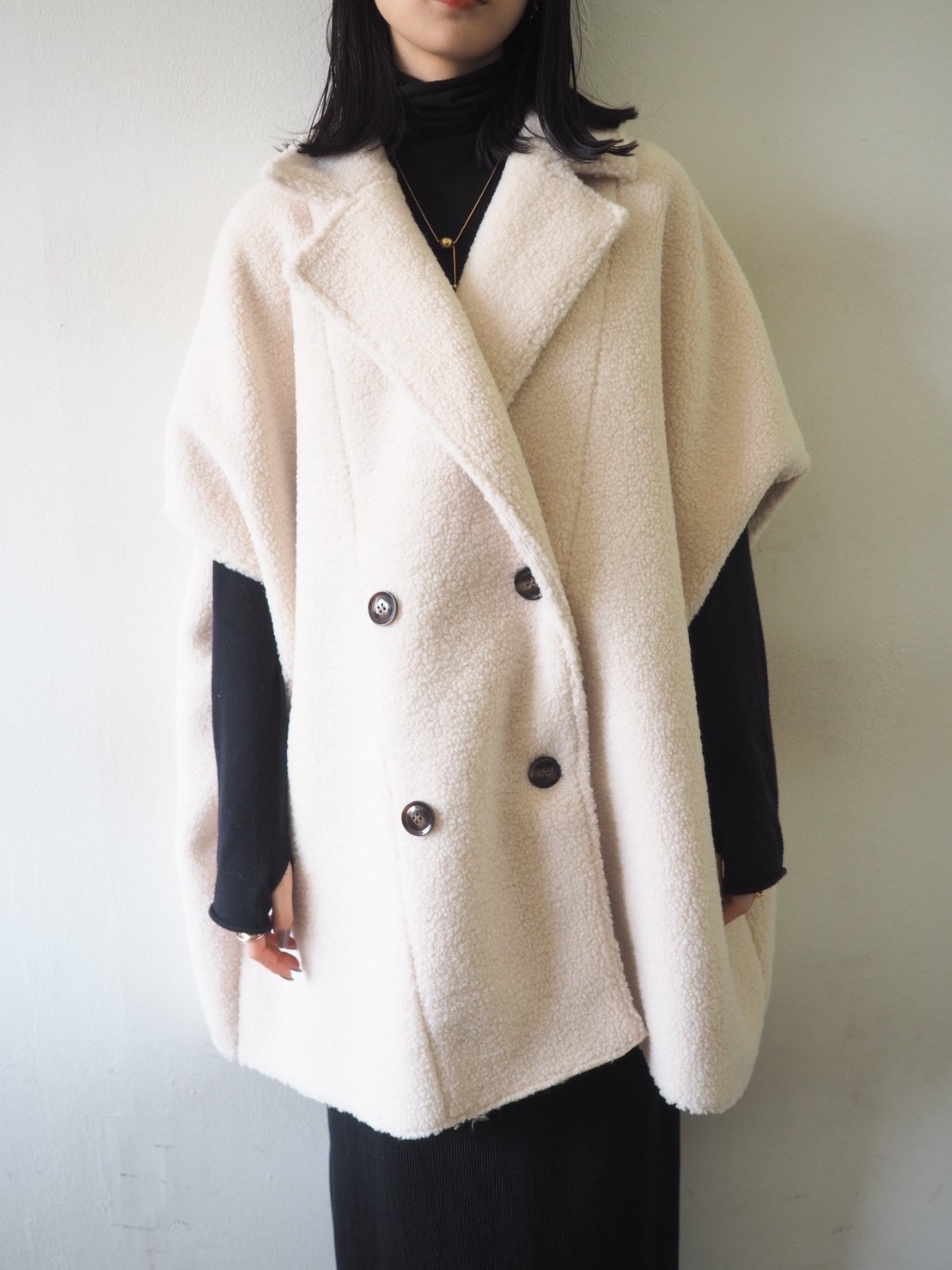 予約]リバーシブルムートンボアポンチョコート/アイボリー – Lumier