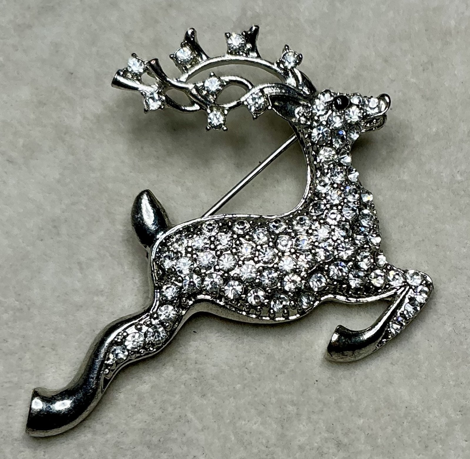 トナカイのビンテージブローチ1960年イギリス - アンティークまねきねこ