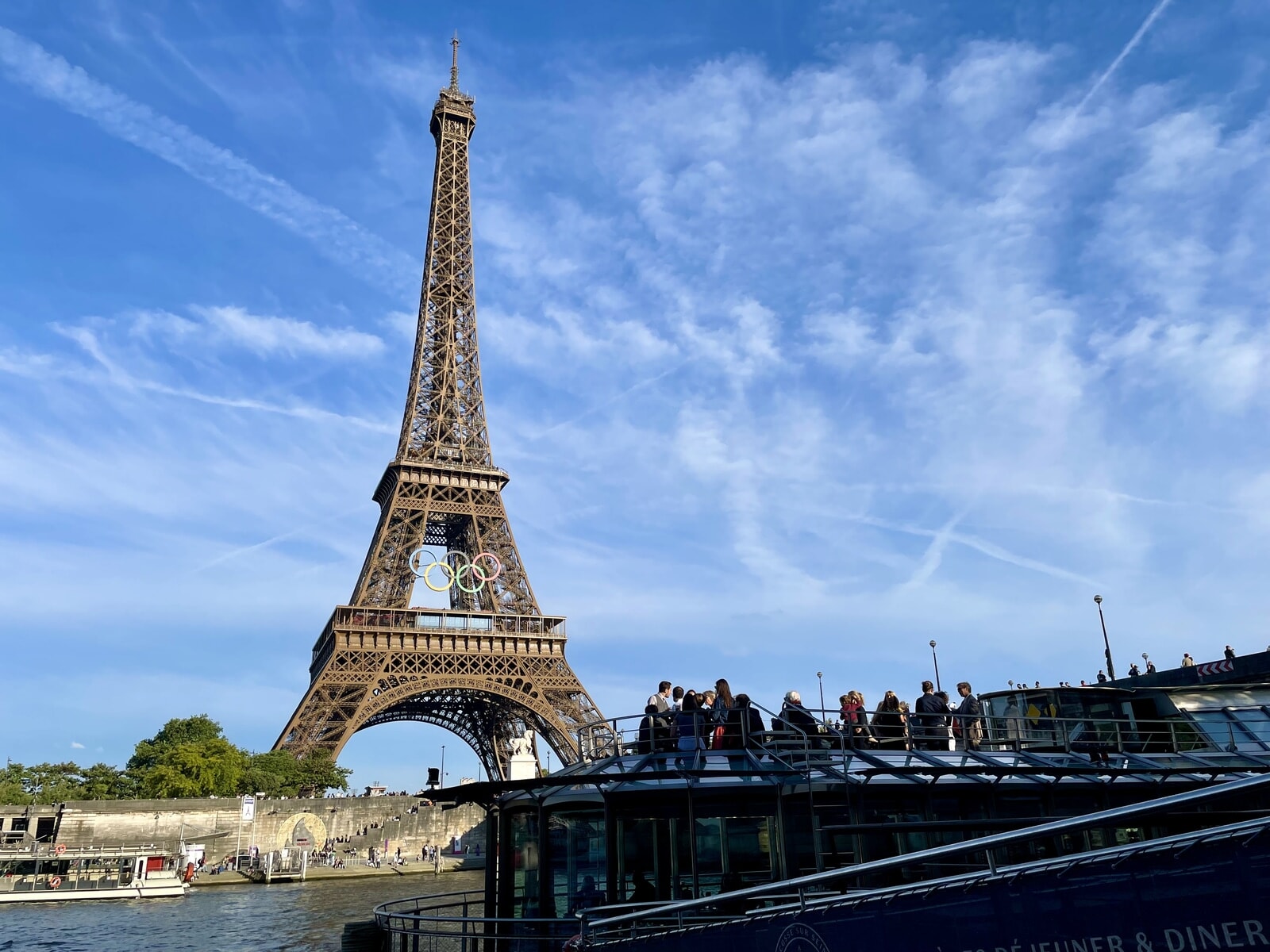 オリンピックに向けて、セーヌ川の水質とイエナ橋の彫像がきれいに