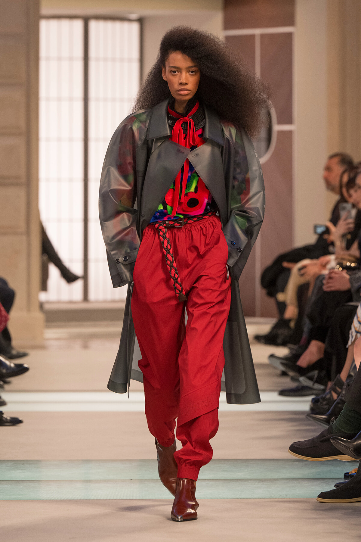 Stray Kidsフィリックスもキャットウォークを闊歩！ 舞台は多様な人々