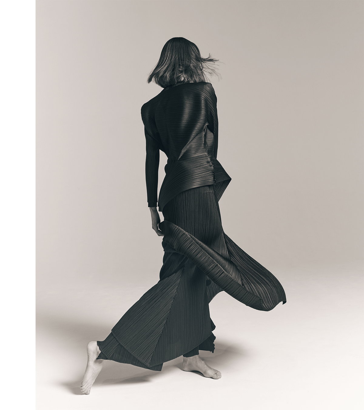 一本の糸から始まったプリーツ プリーズ イッセイ ミヤケ。創造の原点