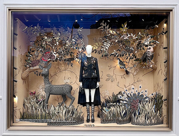 アップサイクリングの動植物。自然あふれるディオールのウィンドウ