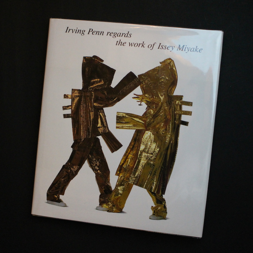Irving Penn regards the work of Issey Miyake -アーヴィング・ペン