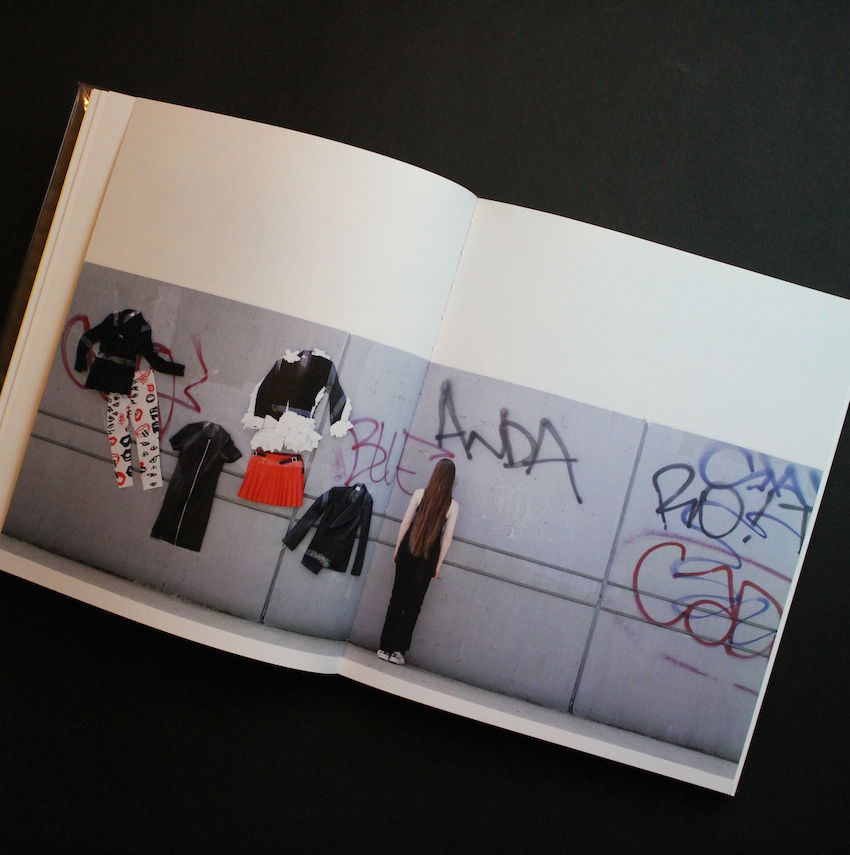 Not in Fashion（Signed） - Mark Borthwick