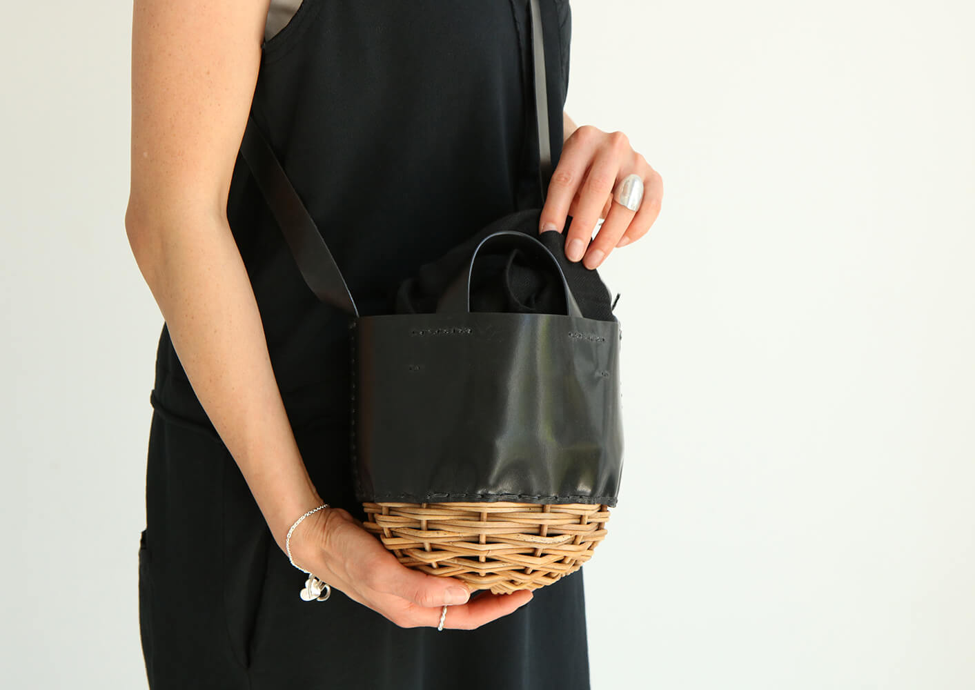 美品】エバゴス チョコボール ハンドバッグ カゴバッグ レザー 巾着