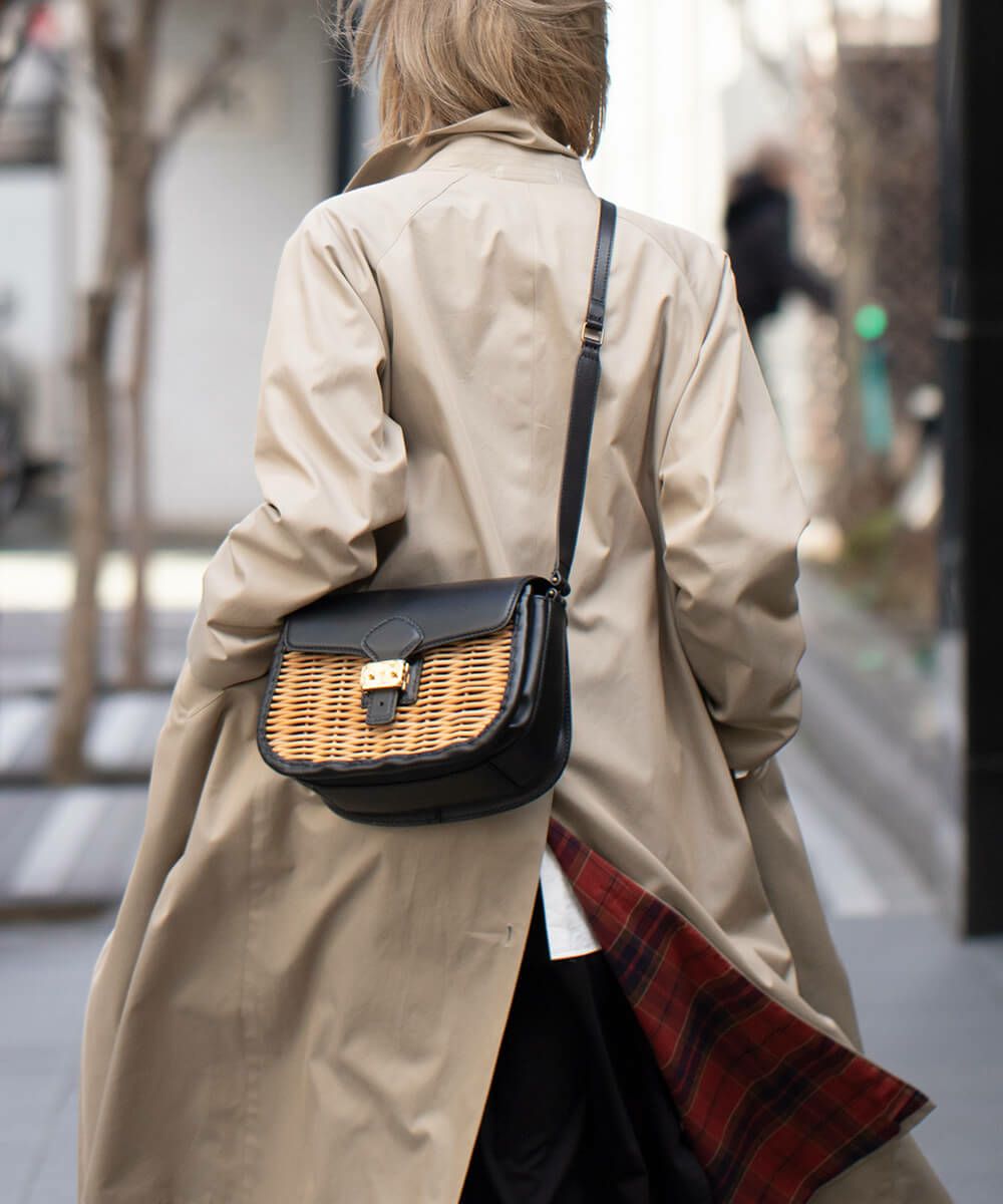 ebagos カーフ・ショルダーバッグ（ラウンドショルダー） BLACK