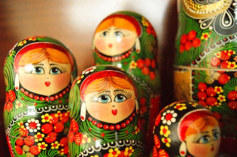 ロシアの民芸品マトリョーシカのルーツは日本の「入れ子人形」らしい