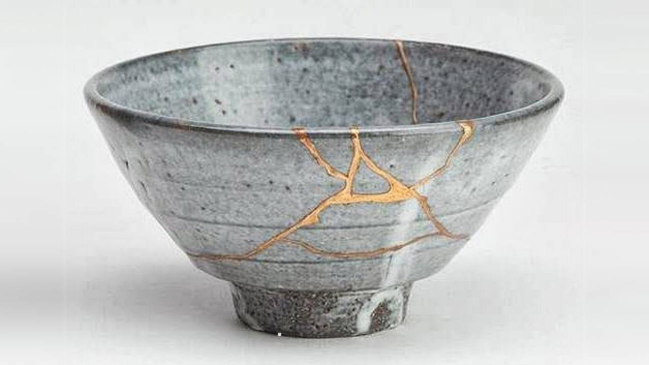 自分で直せちゃう！欠けた陶磁器を装飾して直す伝統技法「金継ぎ」の