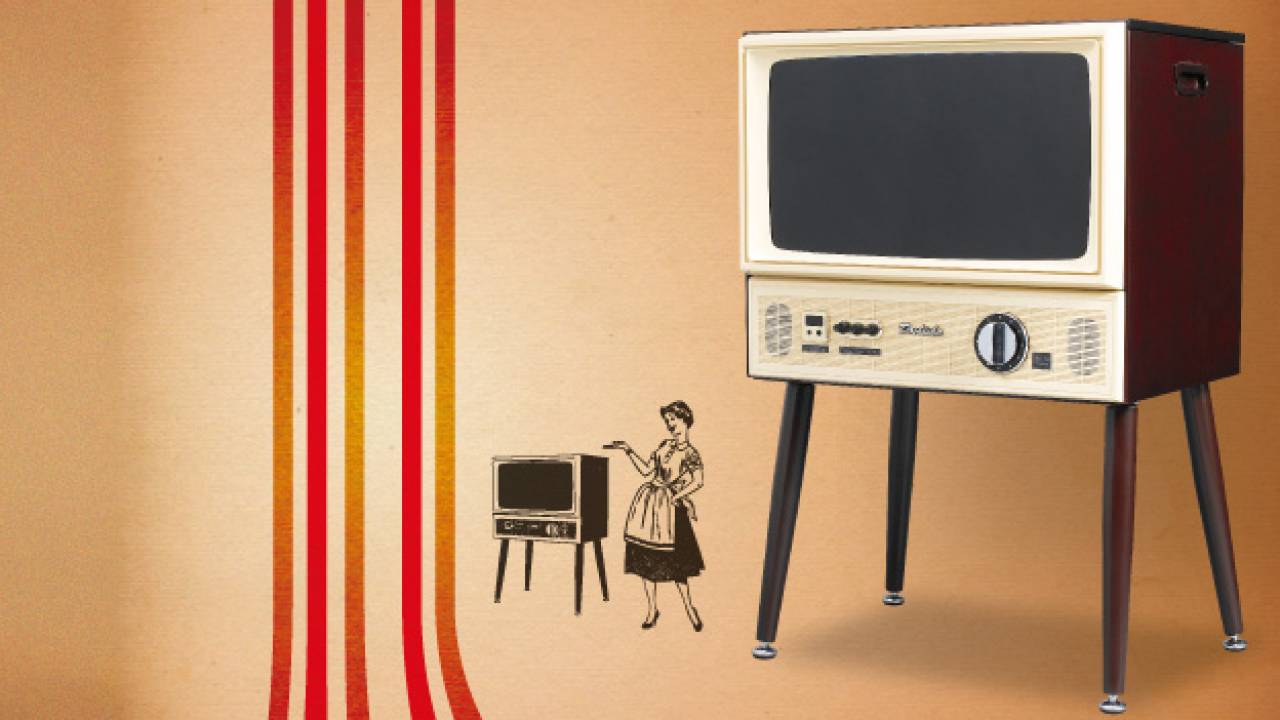 なんてオシャレなの〜！重厚感のある昭和レトロなテレビが新しく登場