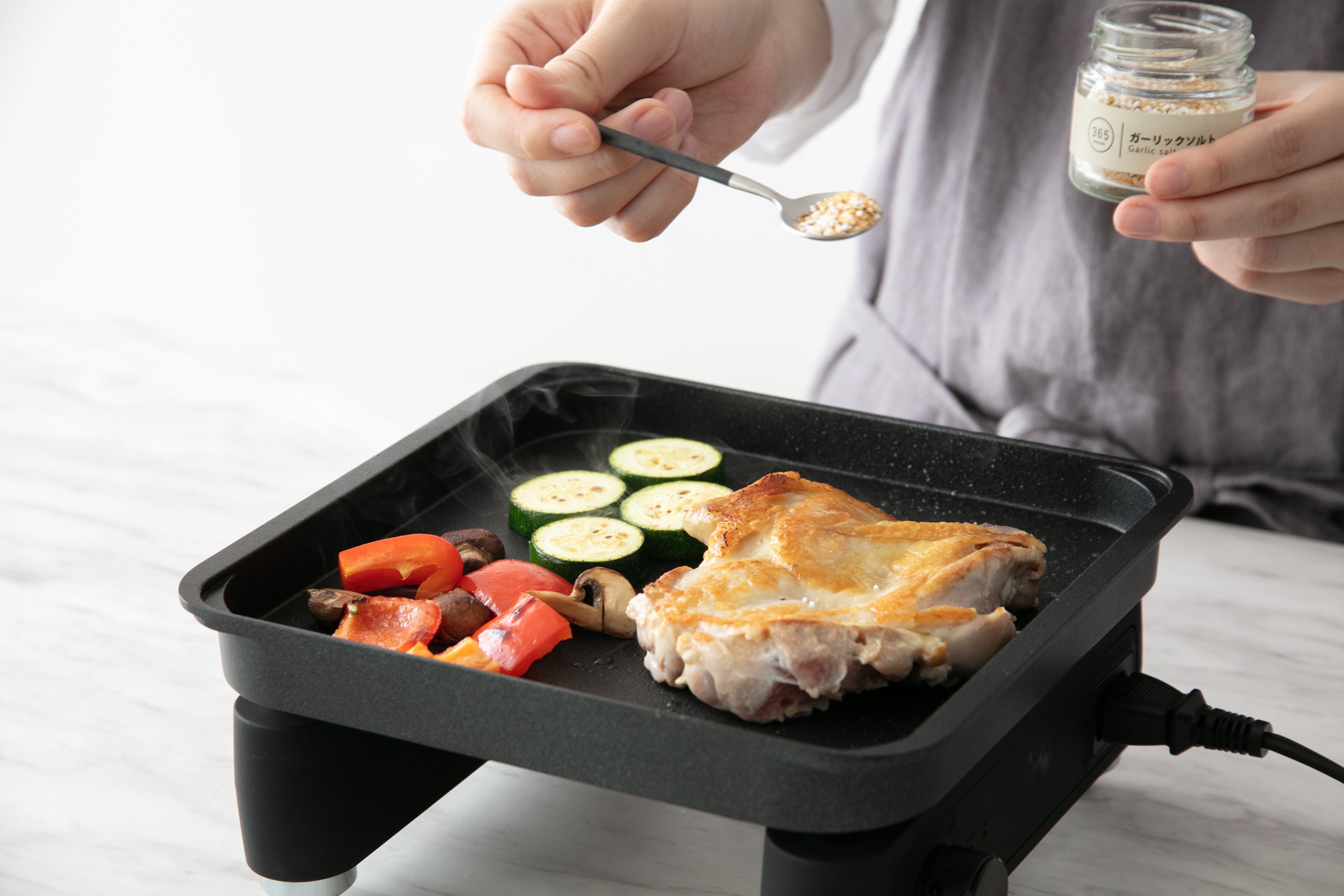 話題の薄型ホットプレート マジックグリルにSサイズが仲間入り - ワイ