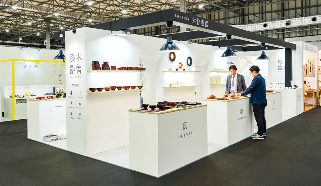 アルピコグループ - アルピコグループ 100周年記念 バスラッピング