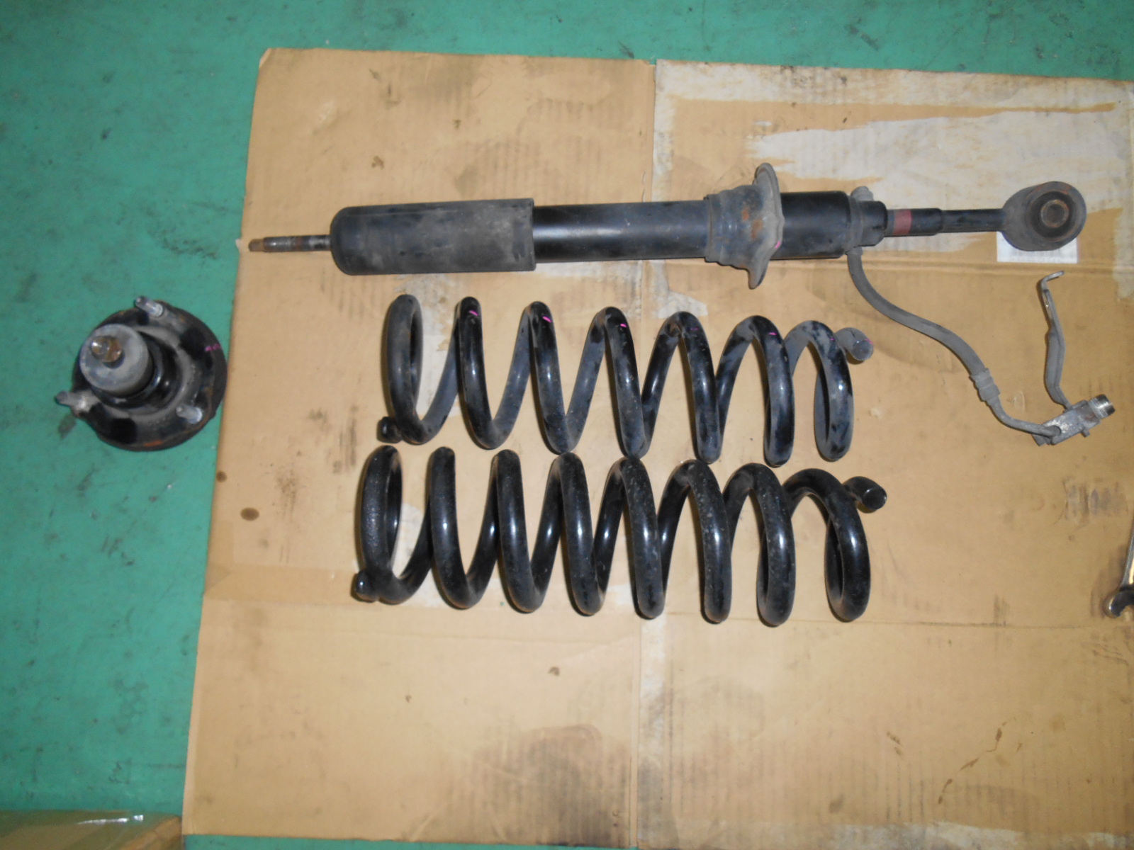 ハイラックスサーフ、スプリング交換。 CK7758 – BOSCH Car Service