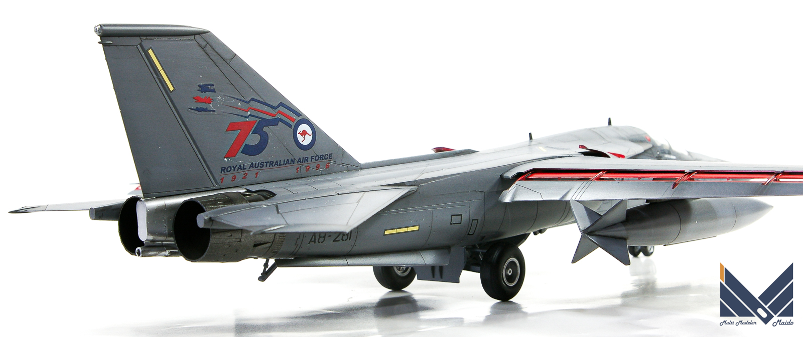 ハセガワ 1/72 F-111G オーストラリア空軍 完成品 HASEGAWA | 模型工房M