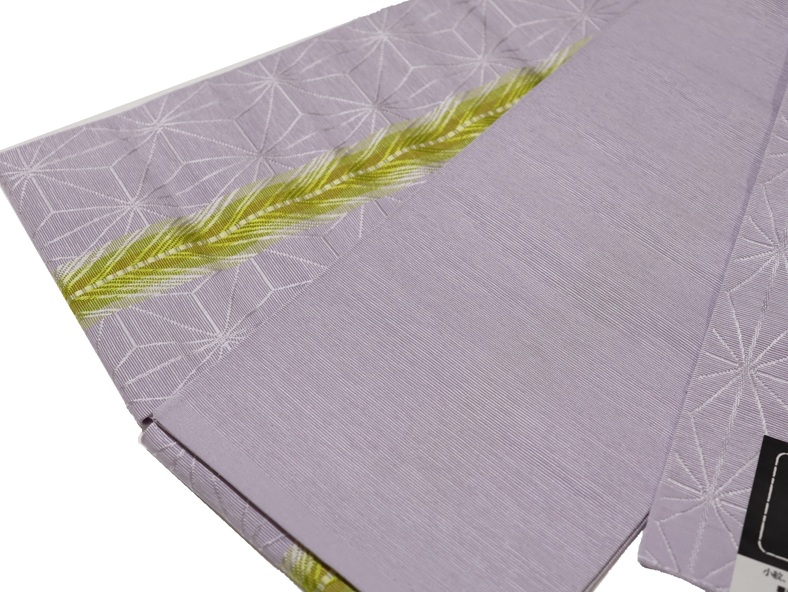 正絹博多織半幅帯「グレー色の地に麻の葉模様と金茶色の矢羽根風模様