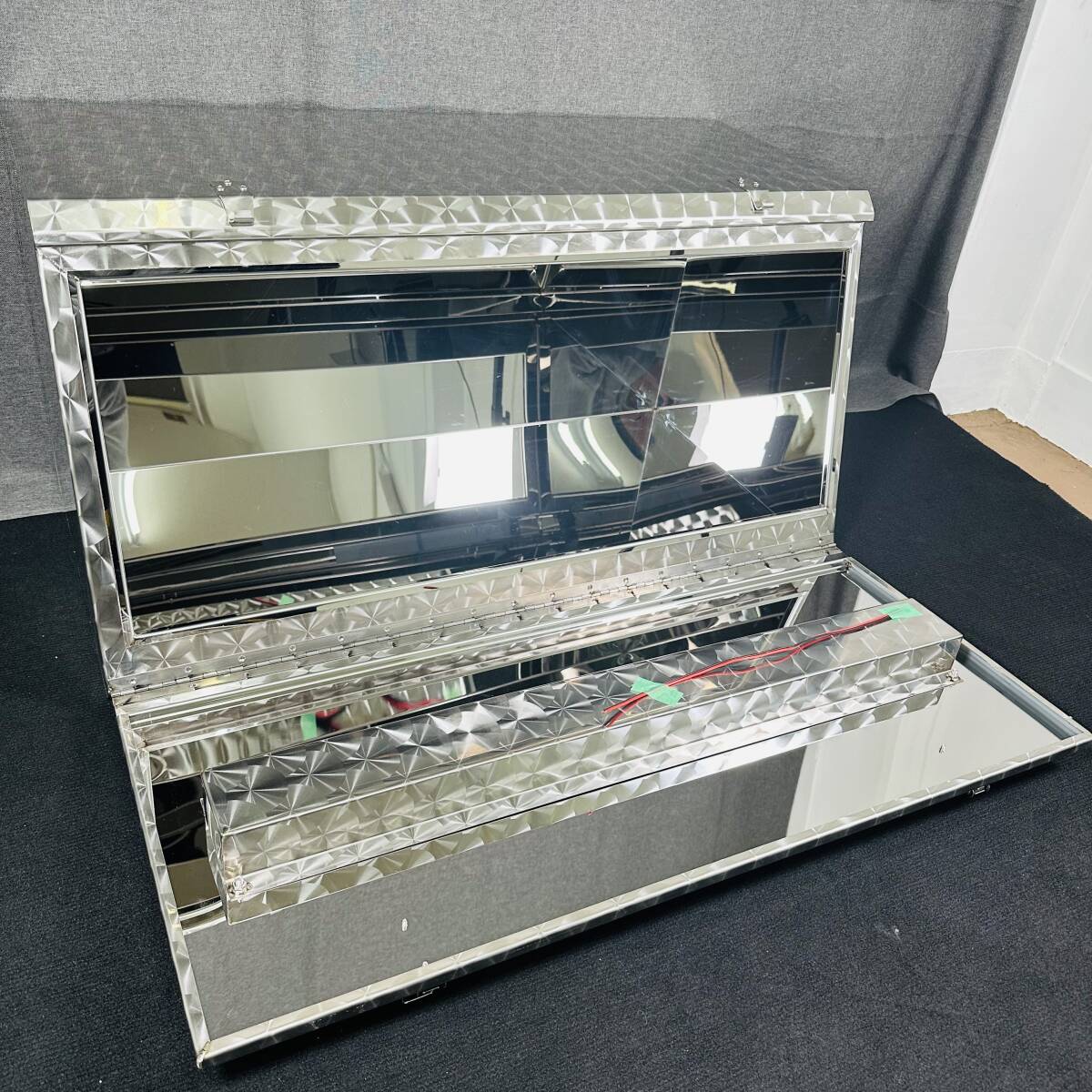 ステンレス製 工具箱 (Bタイプ) 900サイズ 鱗柄 菱アンドン LEDライト