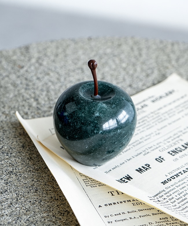 3348JGRNS]Marble Apple マーブルアップル (Sサイズ)ペーパーウェイト