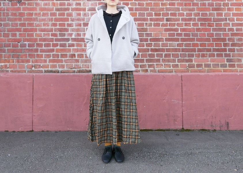 mao made(マオメイド)＊圧縮ウールダブルボタンミドル丈フーディ