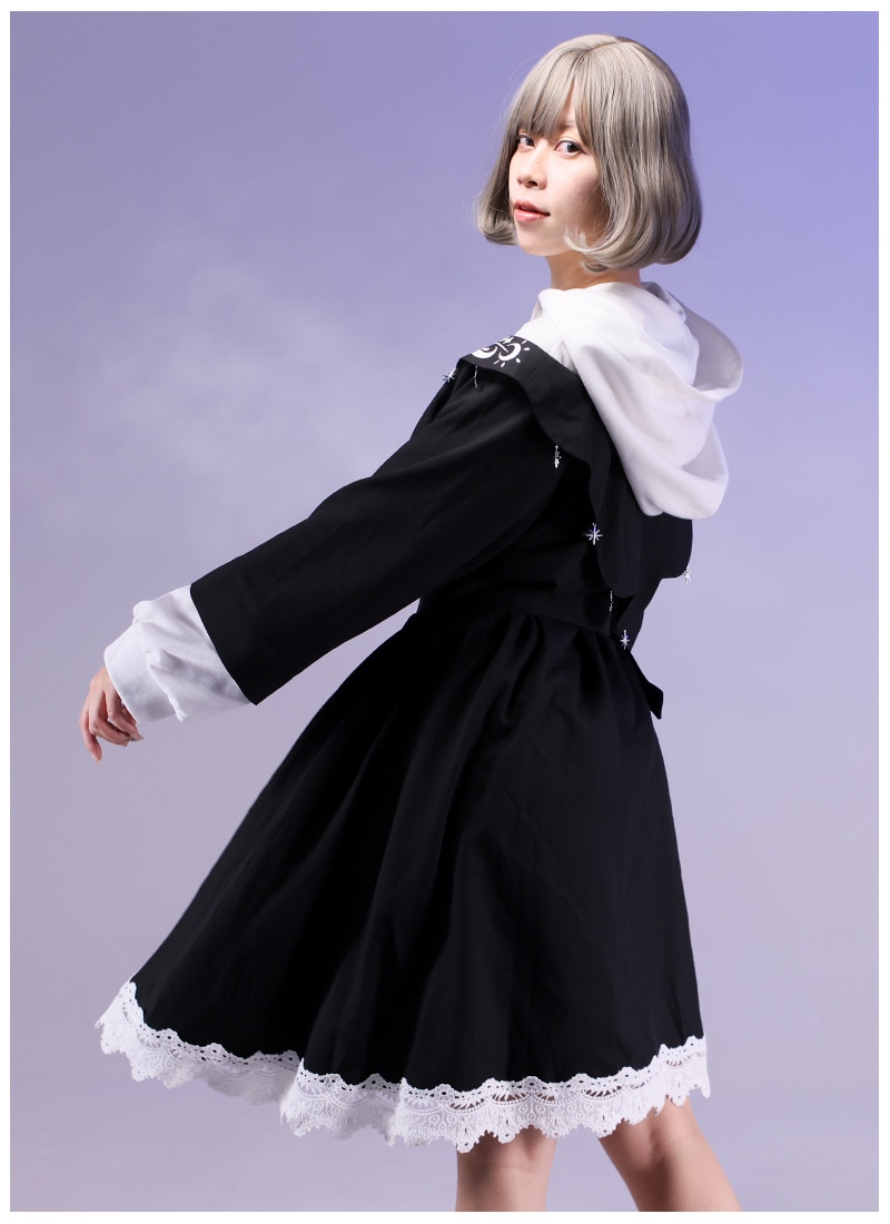 重ね着風のモノクロ魔女パーカーワンピース ｜ Favorite