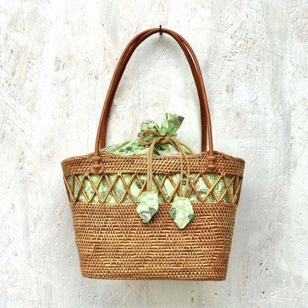 かごバッグ／アタバッグ ／バティックの巾着付き／バリ島の伝統工芸品