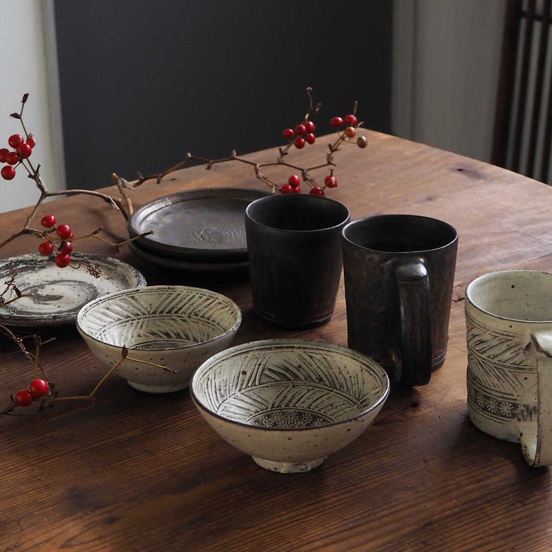 黒金彩/リム皿8寸 | 唐津焼 雅樂窯 ( うたがま ) | 糸島くらし×ここの