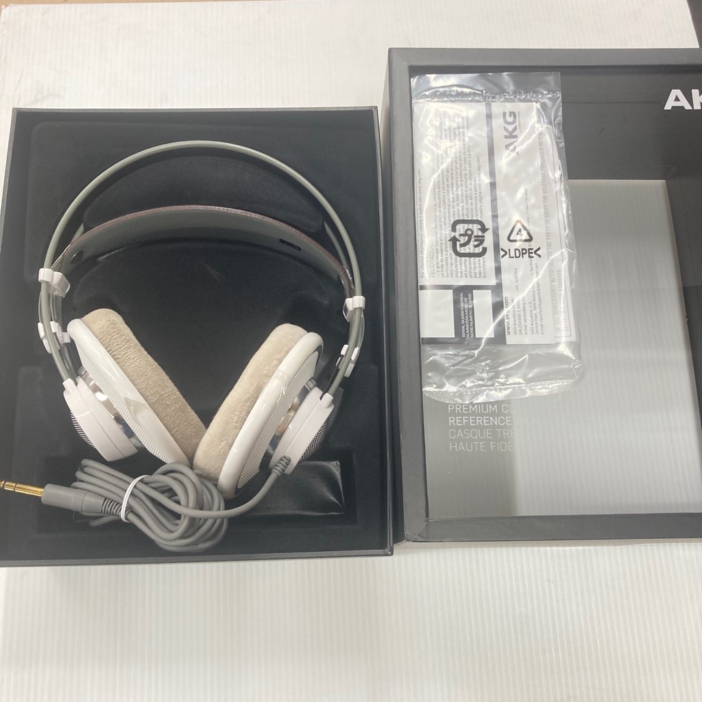 中古 AKG K701 開放型ヘッドホン ホワイト系 箱付き