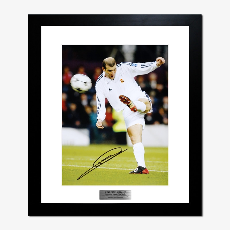 ジダン直筆サイン入りレアルマドリード01/02フォト特製フレーム入り