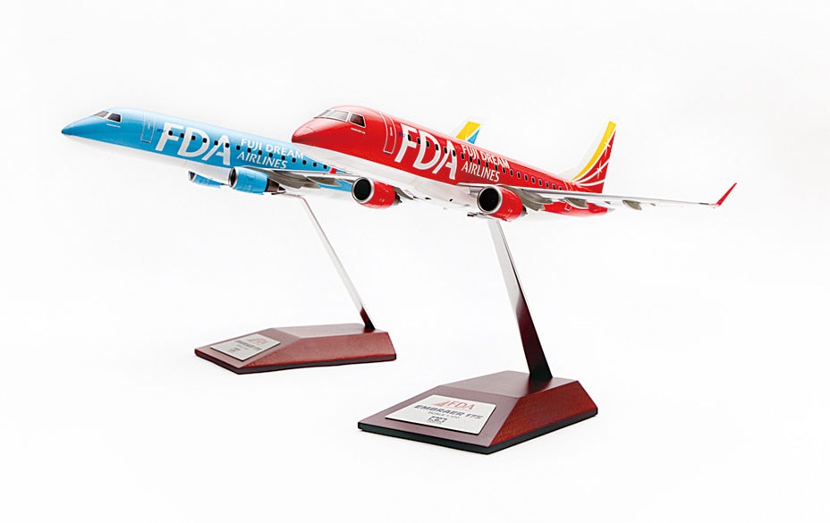 タミヤ製 塗装済完成品 1/100 エアクラフトモデル175（ライトブルー