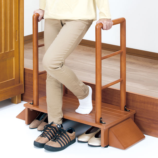 木製手すり付き玄関踏み台 両手タイプ 80cm幅｜ファミリー・ライフ公式通販