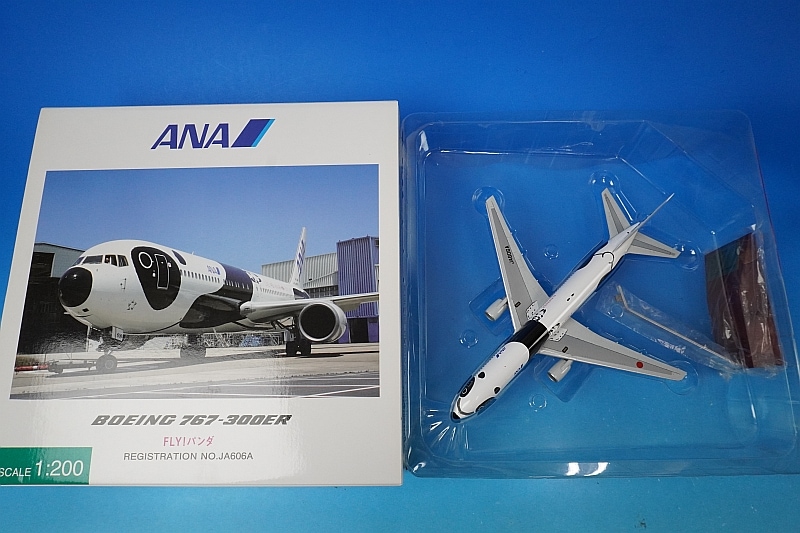 全日空商事] 1/200 ANA B767-300ER (FLY！パンダ) 【公式通販】