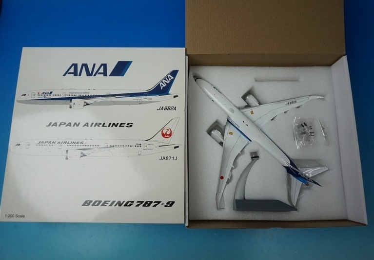 1/200 B787-9 ANA 導入50機目ロゴ入り WiFiレドーム付 JA882A ［B-789