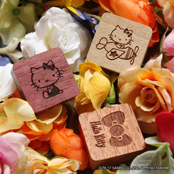 ハローキティ】キティちゃんの木製マグネット（3個1セット