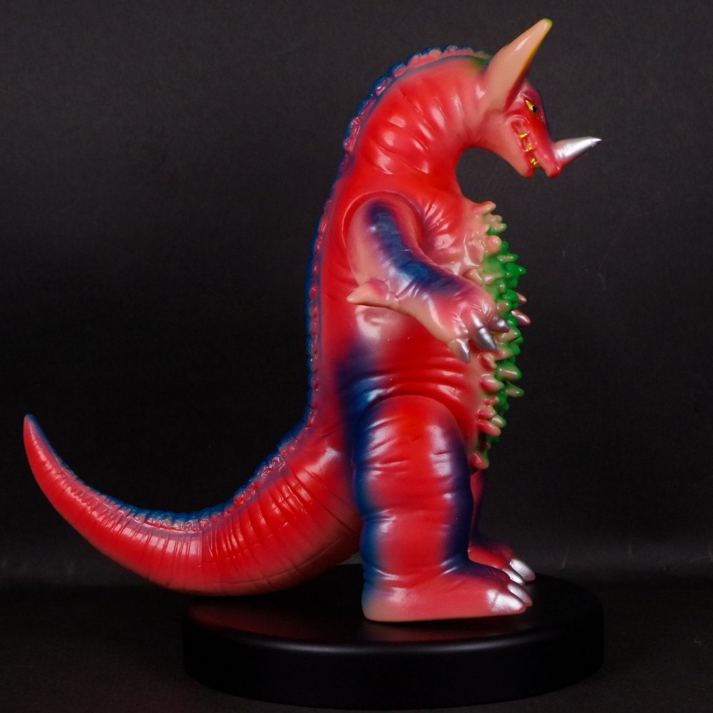 ソフビ/ブルマァク BULLMARK/ウルトラマン/ゴモラ/レトロカラー｜墓場