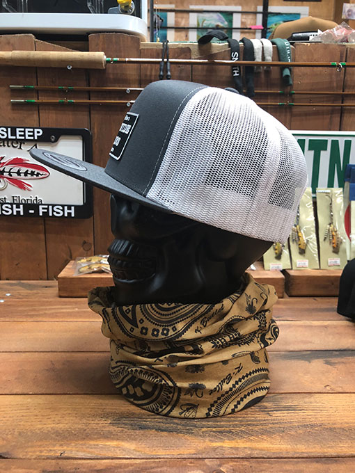 World Wide Anglers フラットビルメッシュキャップ