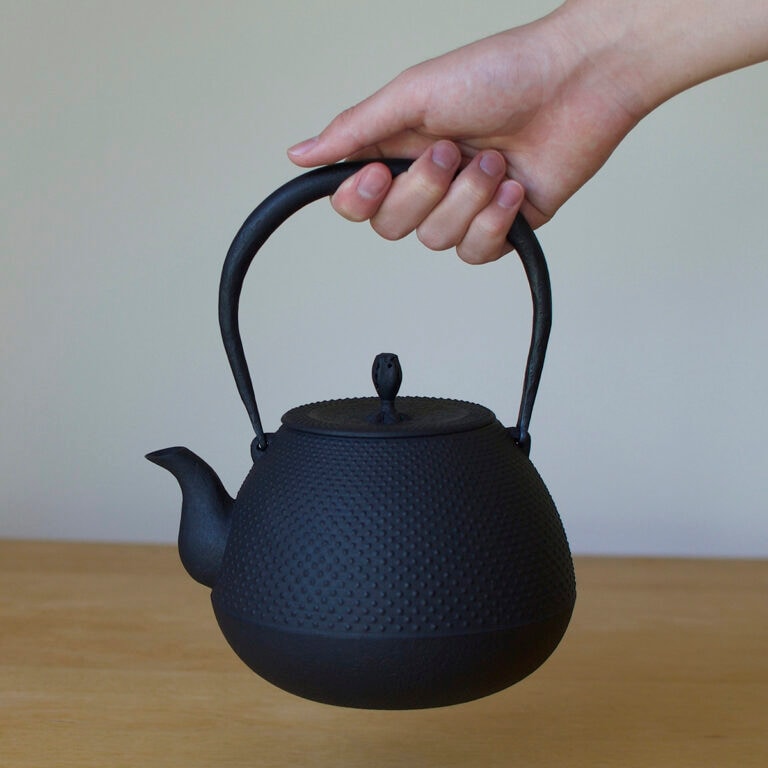 釜定　鉄瓶　秋の実　肌　新品　南部鉄器 釜定］秋の実肌の紹介・購入ページ｜LT LOTTO AND TRES ［LT / ロット