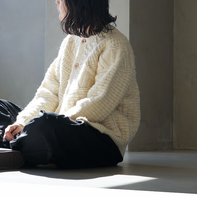 bn-22fm-057） / BATONER(バトナー) / SPREAD ARAN CREW NECK CARDIGAN