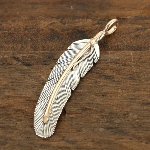 ハーヴィーメイス 12KGF フェザー ペンダント｜マライカ公式通販