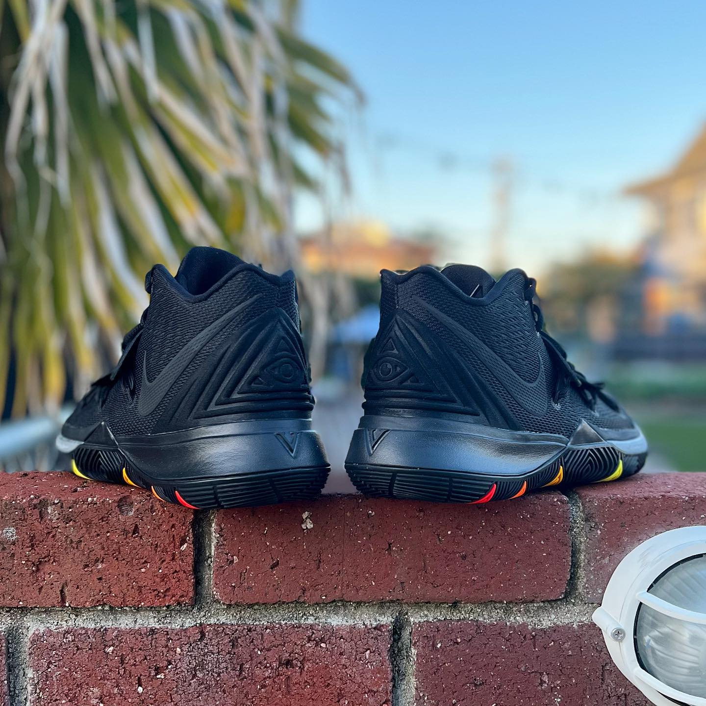 NIKE KYRIE 5 'BLACK RAINBOW SOLES' ナイキ カイリー 5 【MEN'S