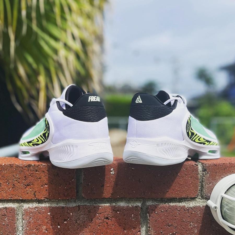 NIKE ZOOM FREAK 4 'BARELY VOLT' ナイキ ズーム フリーク 4 ヤニス