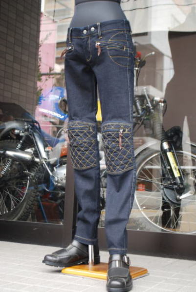デニムスクランブラーパンツと3Dデニムパンツ | マックスフリッツ