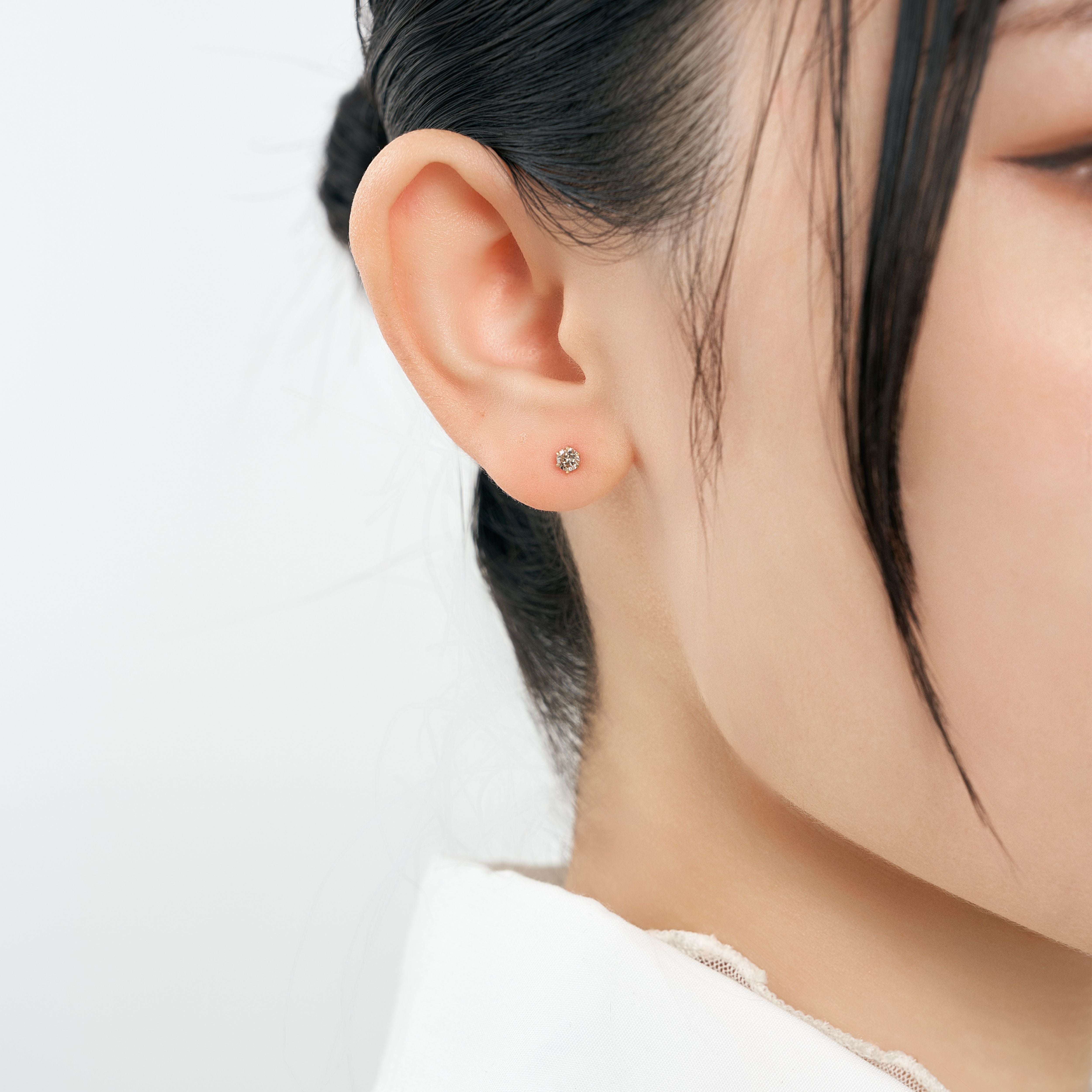 K18 爪留め 誕生石 スタッドピアス 3mm（4月：ダイヤモンド）- me